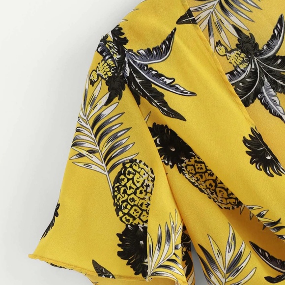 Pineapple Print Front Tie Top - Picture 3 of 8